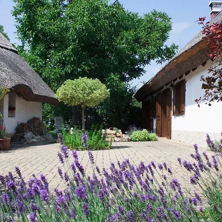 Holiday home Sweet Vendeghaz Gyenesdias